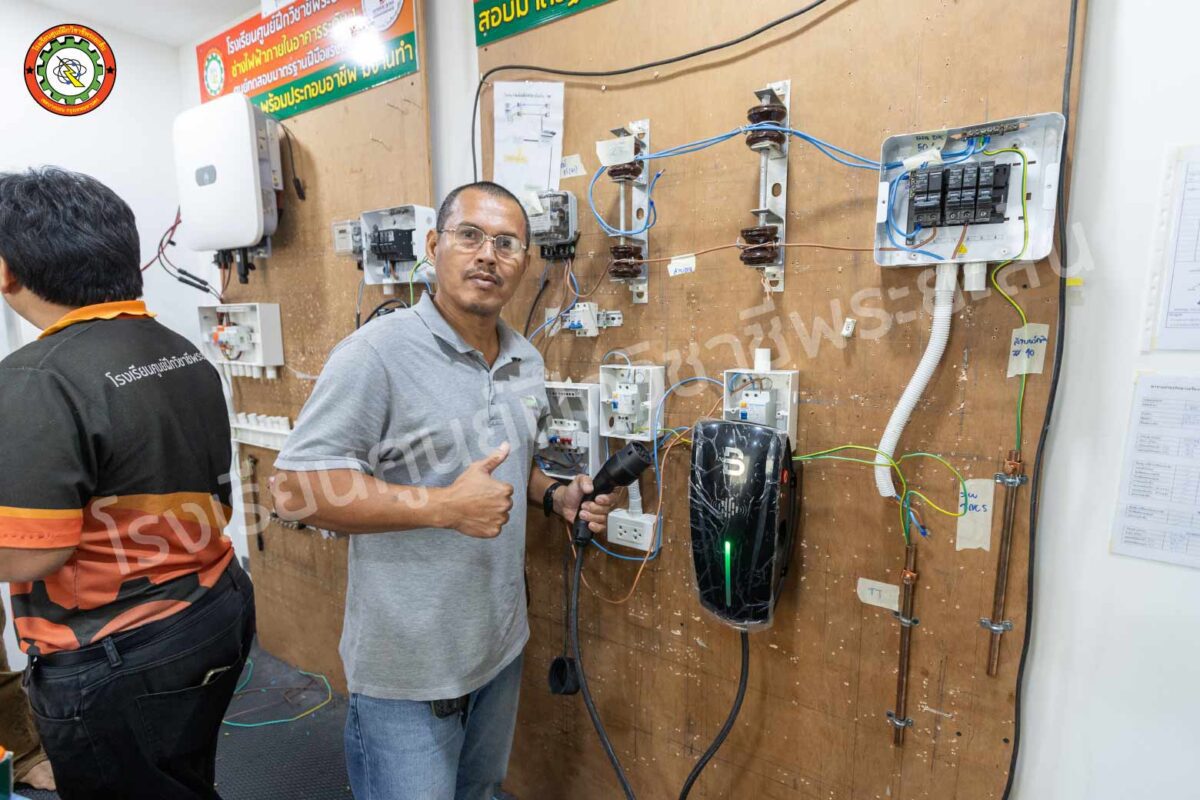 บรรยากาศการเรียน EV (10)"