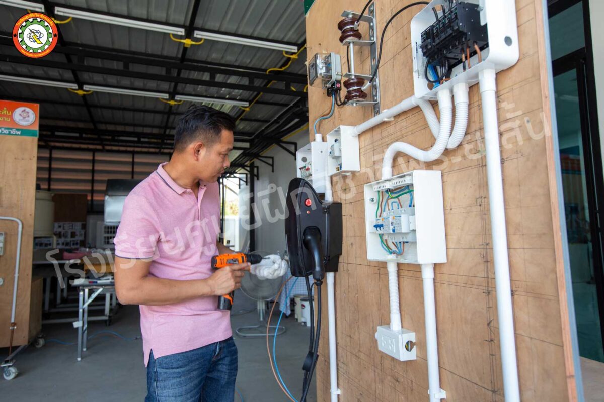 บรรยากาศการเรียน EV (2)"