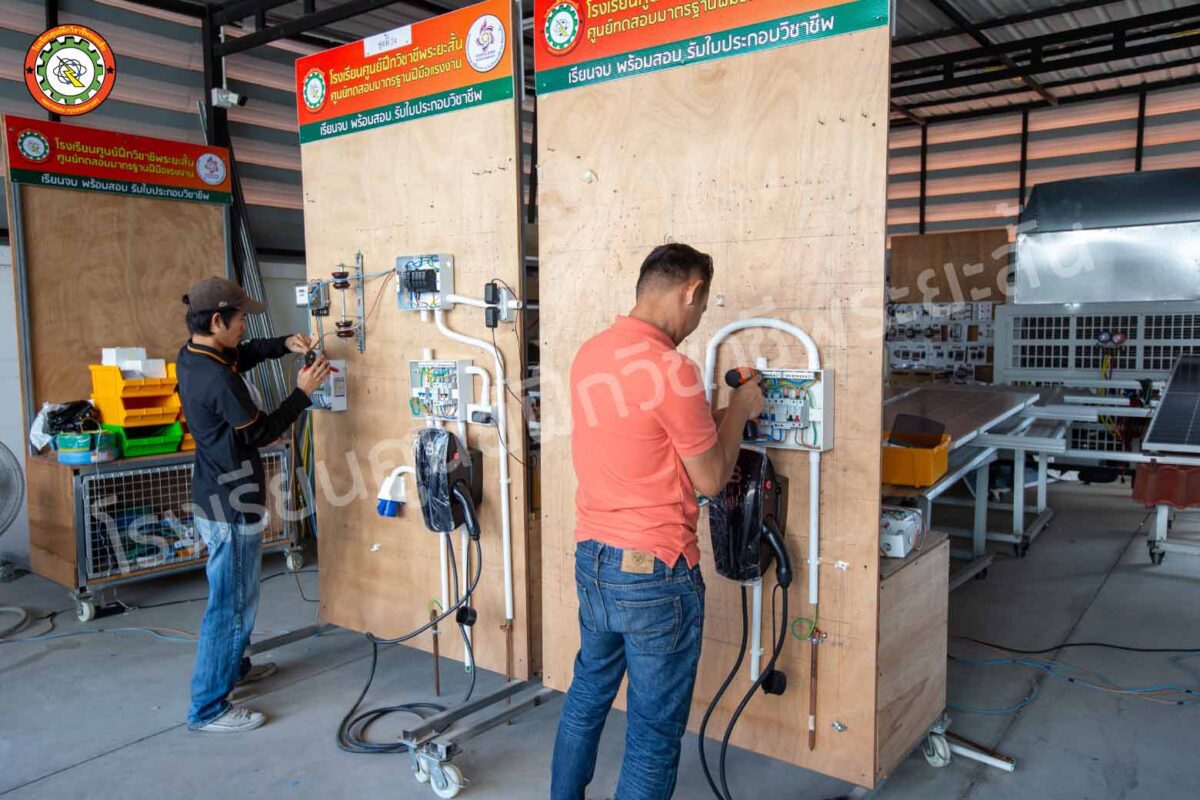 บรรยากาศการเรียน EV (5)"