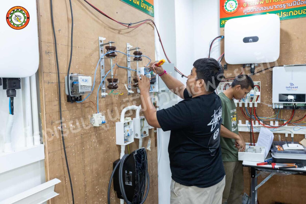 บรรยากาศการเรียน EV (6)"