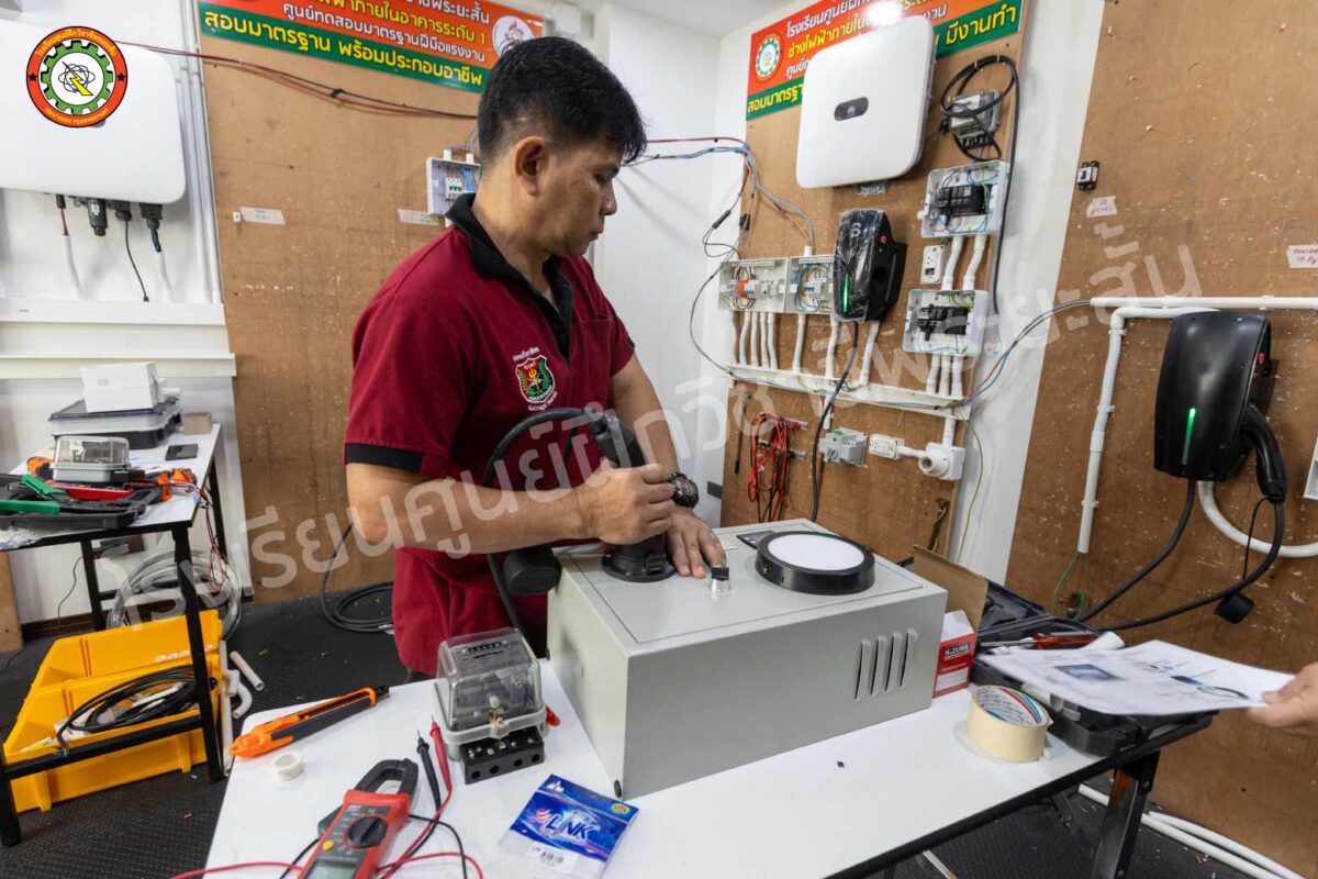 บรรยากาศการเรียน EV (7)"